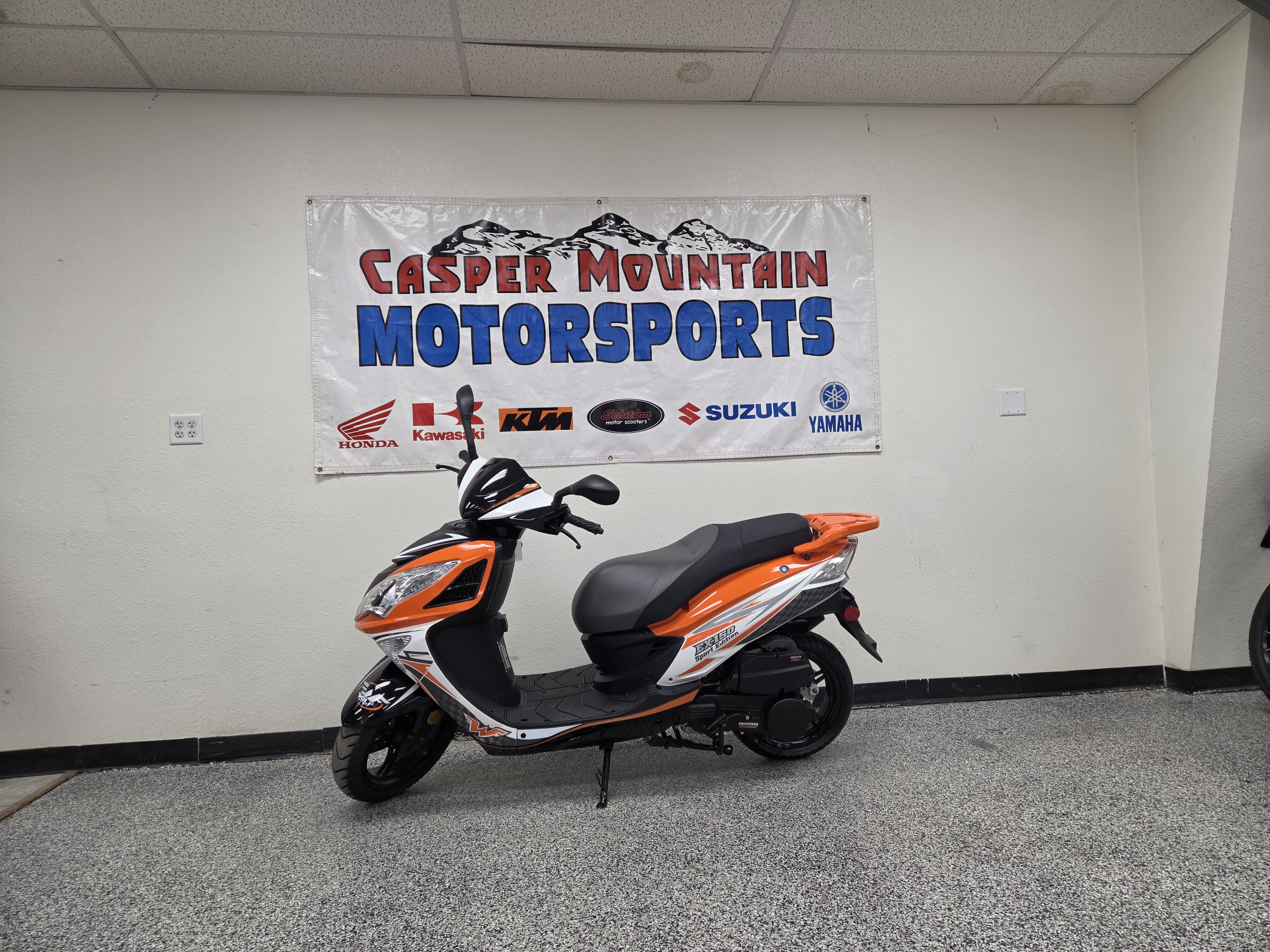 2025 WOLF EX15023GR SCOOTER