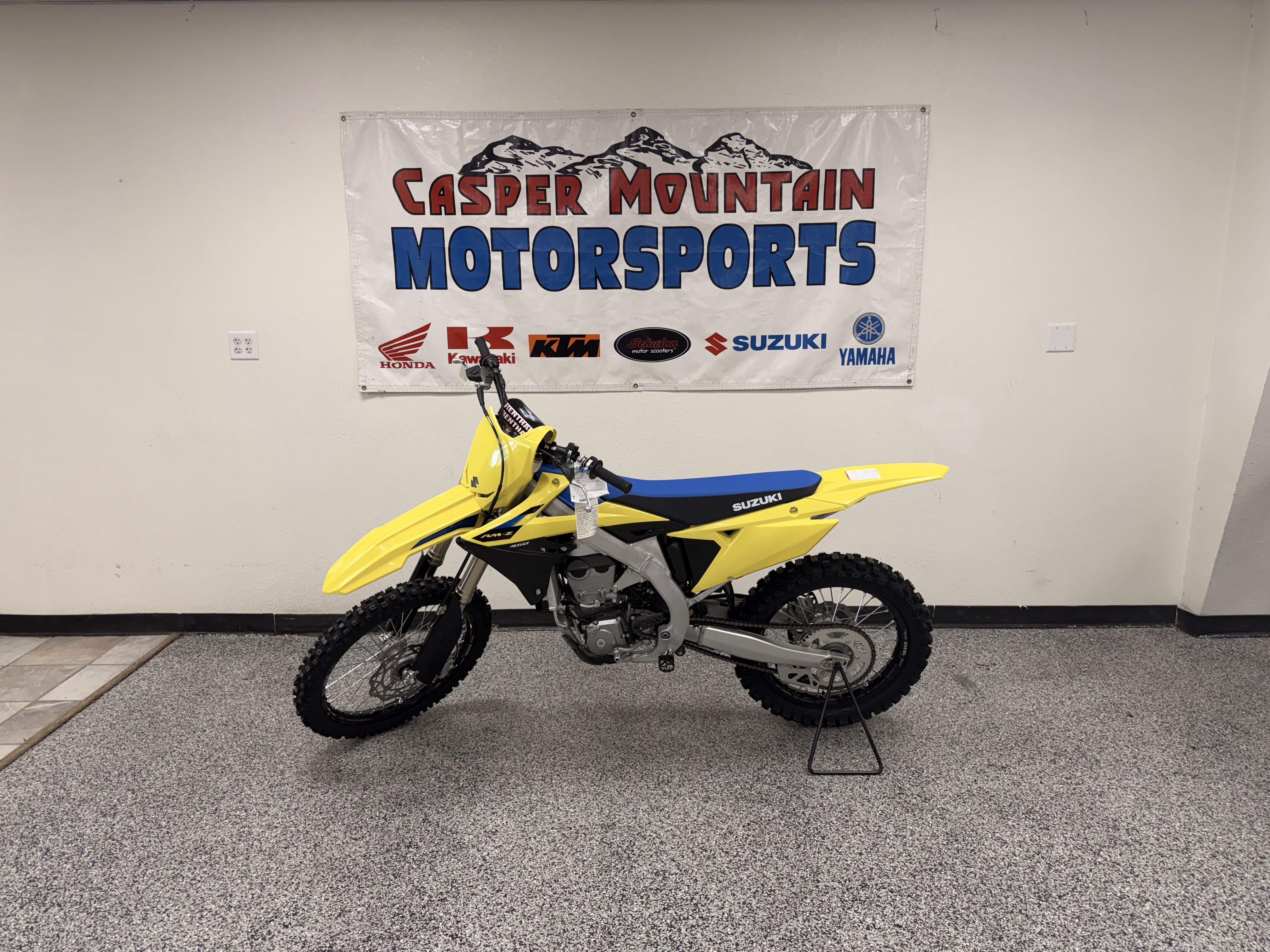 2027 Suzuki RM-Z450 DIRT BIKE