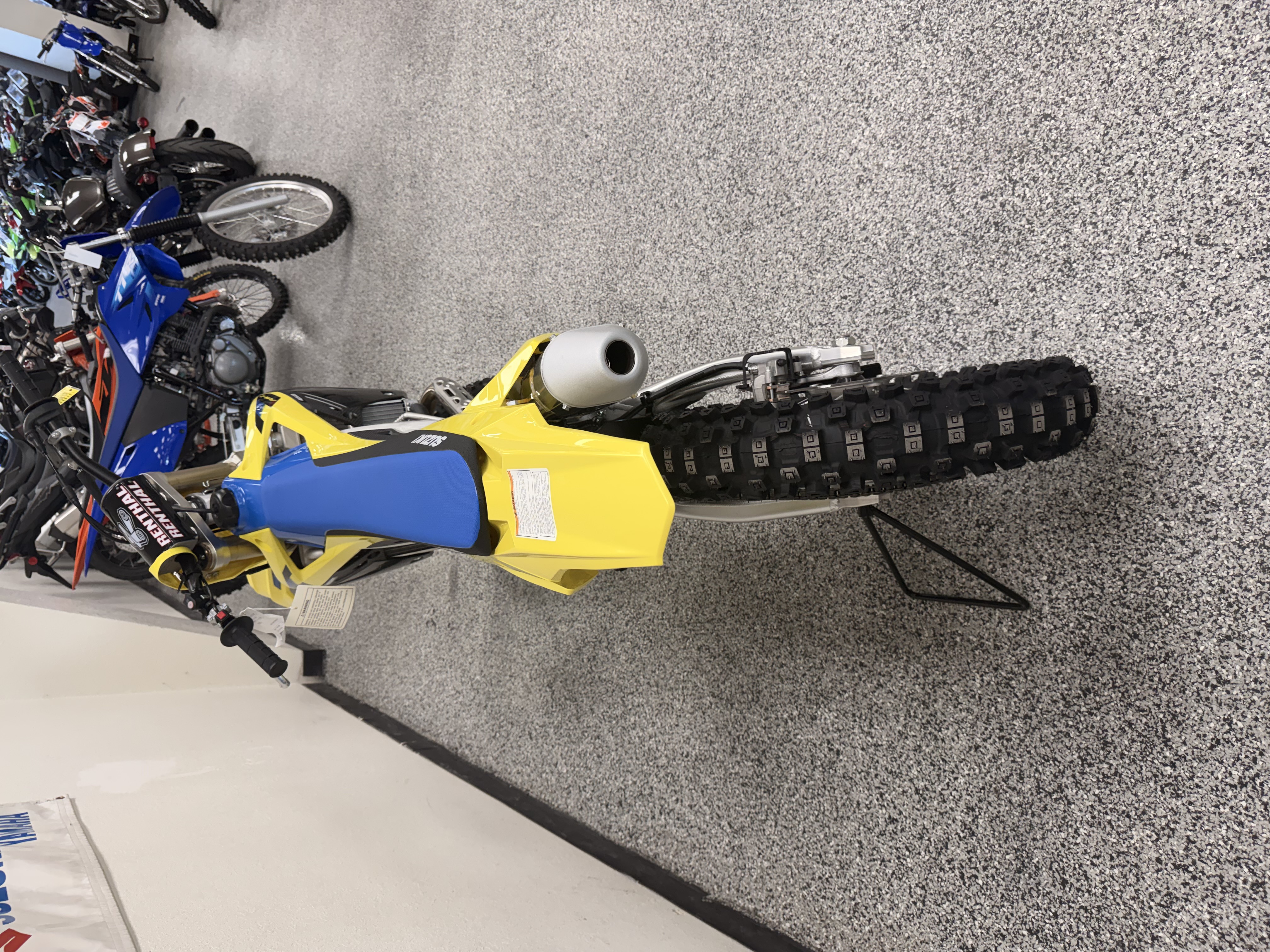 2027 Suzuki RM-Z450 DIRT BIKE